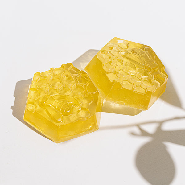 Honey & Apricot Bee Soap Kit - Zoom Media 1
