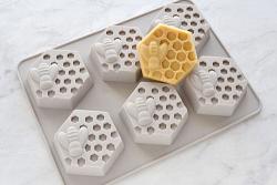 Bee & Honeycomb Silicone Mold: 6 Cavity
